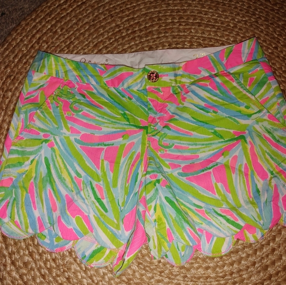 Lilly Pulitzer the Buttercup shorts TIki  Sz.2 - Picture 3 of 9